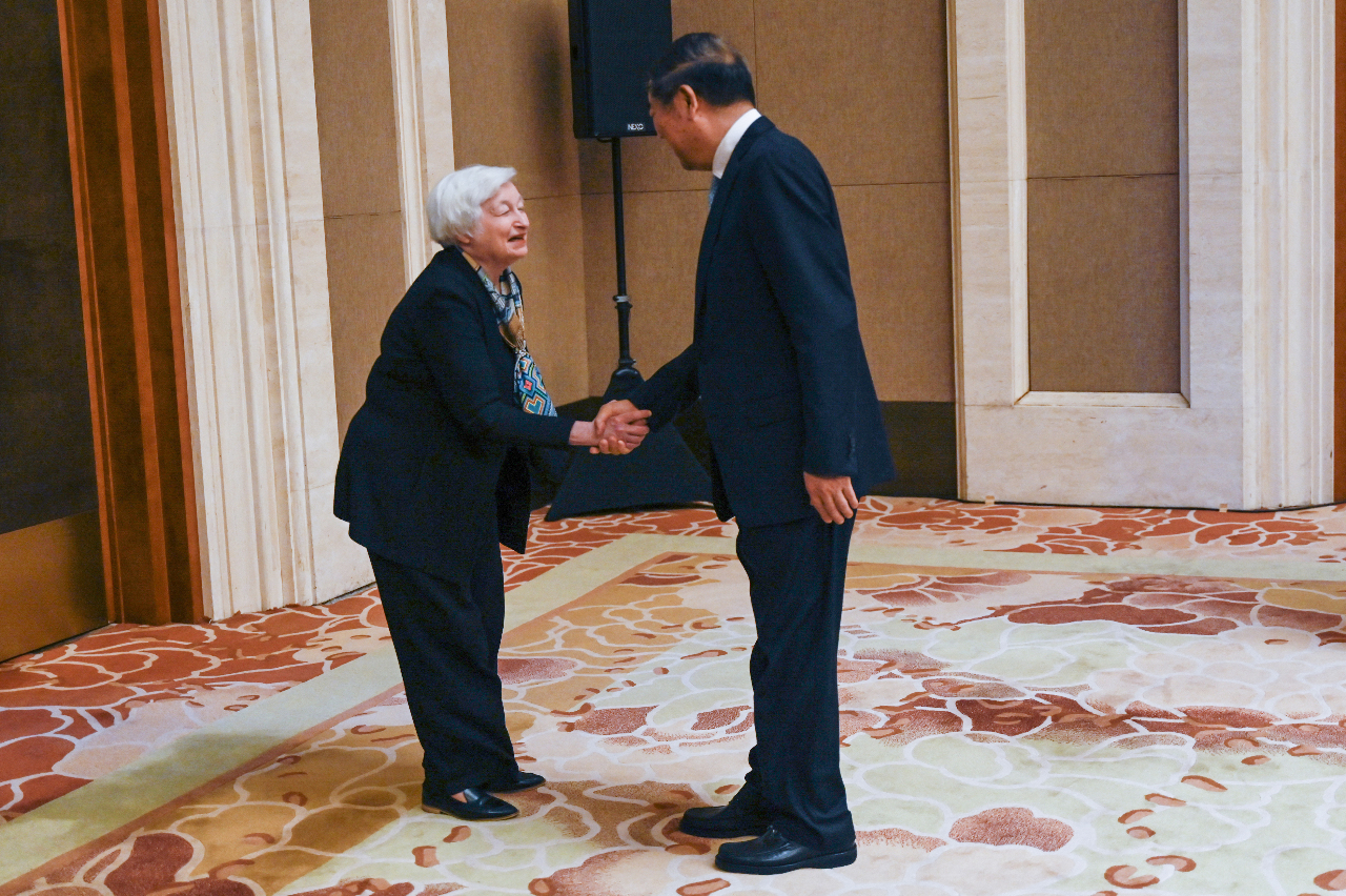 葉倫訪中 向何立峰三鞠躬及部分話語引爭議