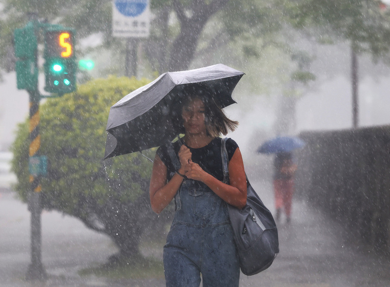 午後慎防雷雨 周末可能有熱帶系統發展生成