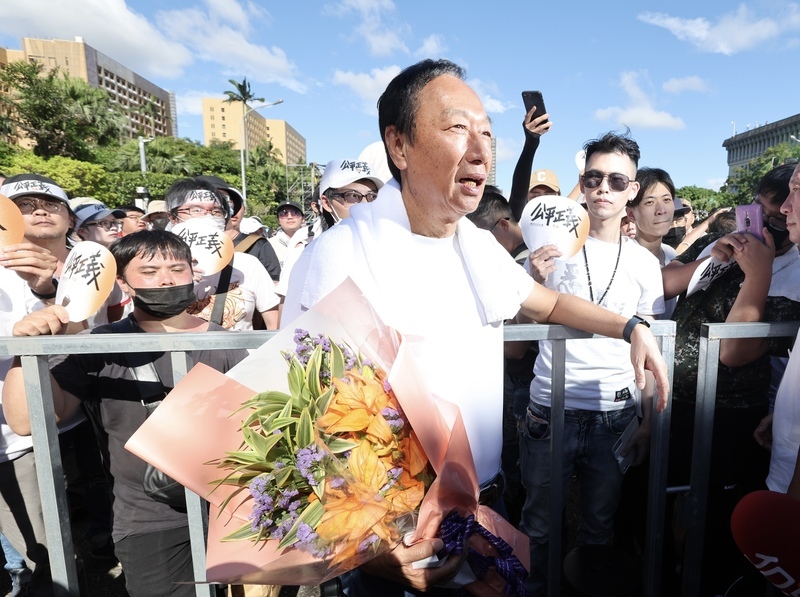 郭台銘喊「我38歲前是無殼蝸牛」 買得起房是基本人權