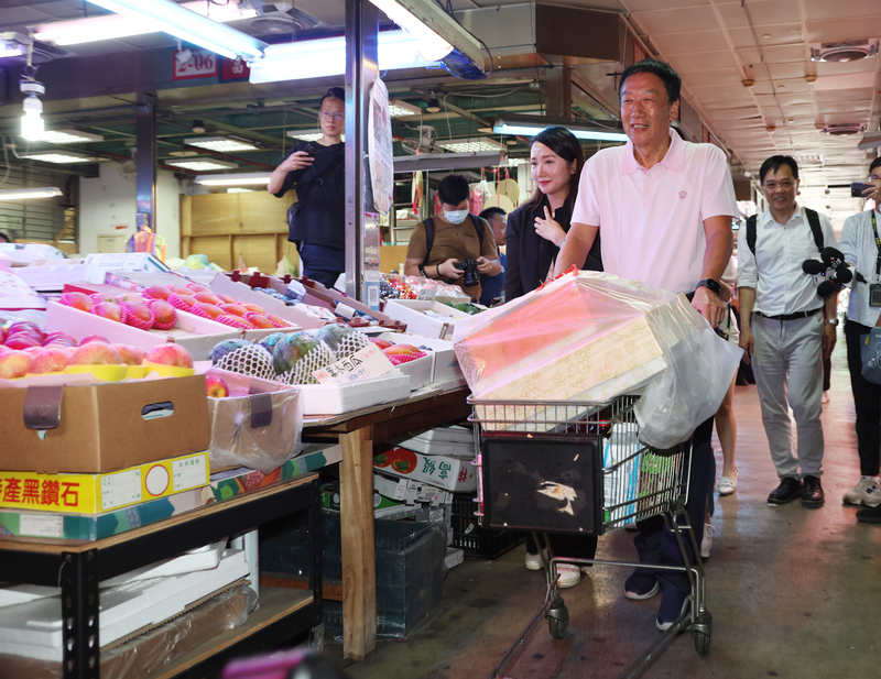 郭台銘參訪北農 了解韓國瑜如何讓農民獲利
