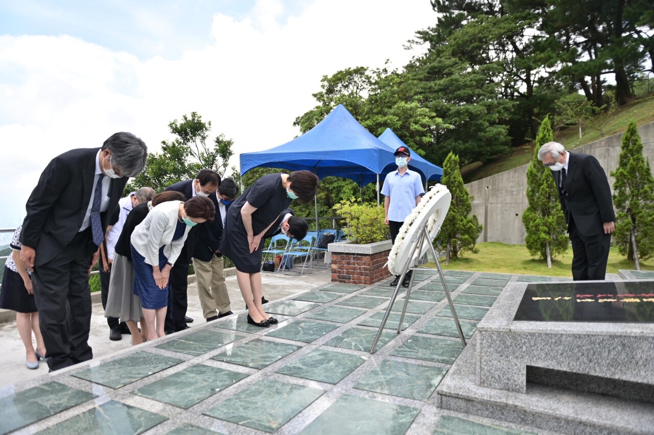 完成安倍晉三遺願  安倍昭惠赴五指山參拜李登輝