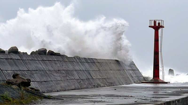 颱風影響南部花東大豪雨 各地風力漸增沿海留意長浪