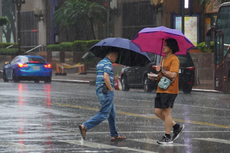颱風遠颺水氣仍多 西半部午後局部大雨