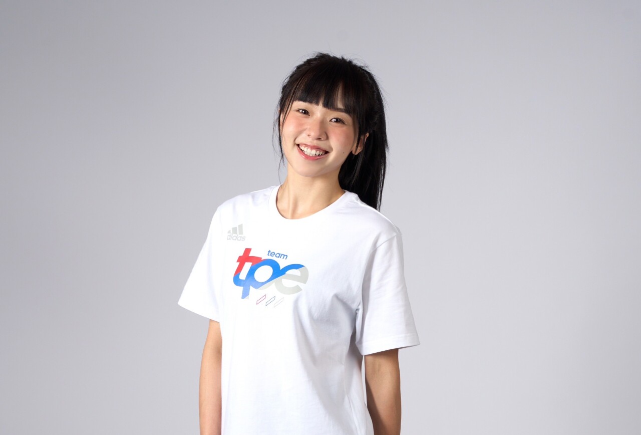 成都世大運開幕典禮 女排隊長廖苡任掌旗