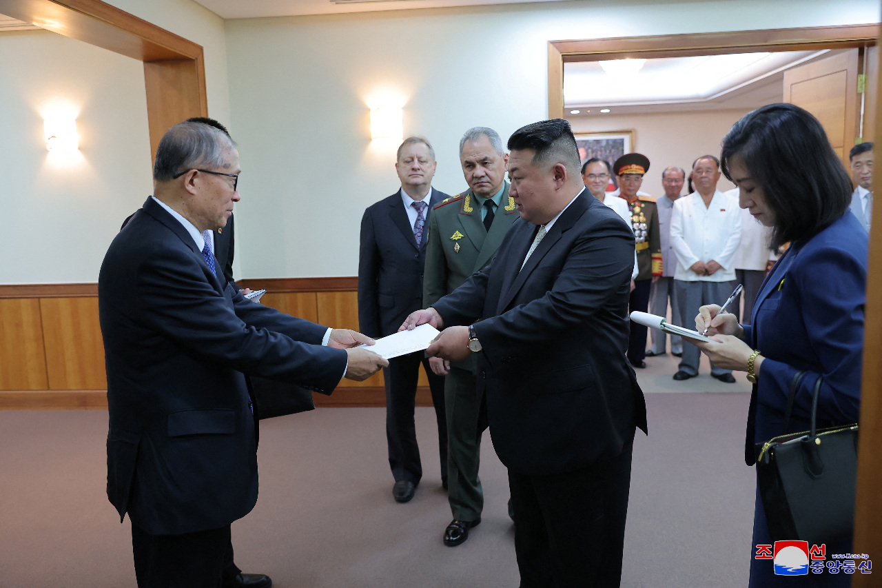 強化同盟關係 金正恩接見中俄代表團