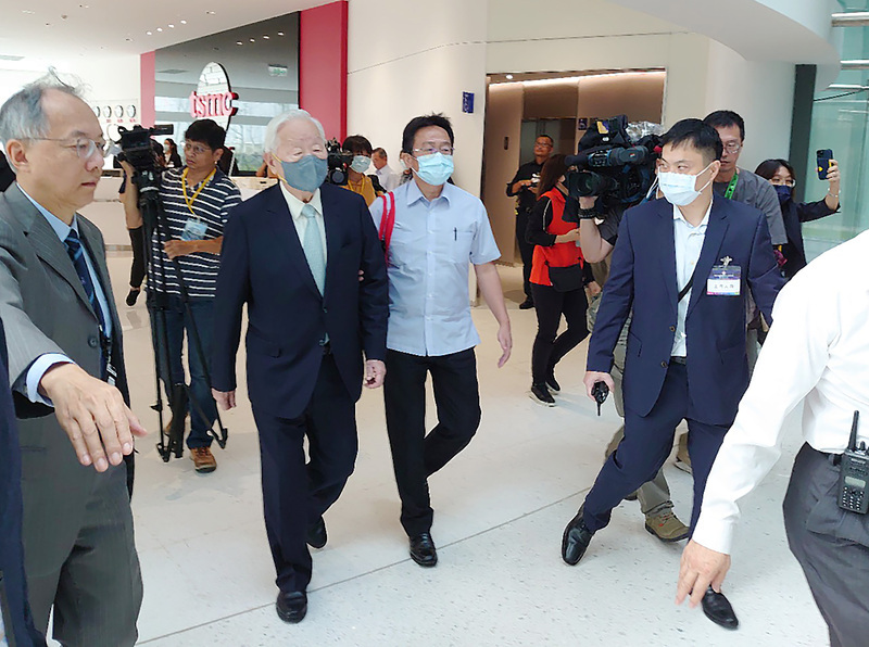台積電全球研發中心啟用 張忠謀勉：別走英國海軍的路