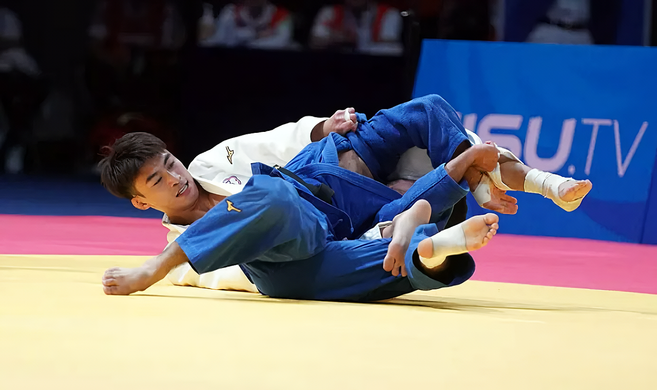 楊勇緯遭對手寢技壓制 世大運柔道銀牌入袋