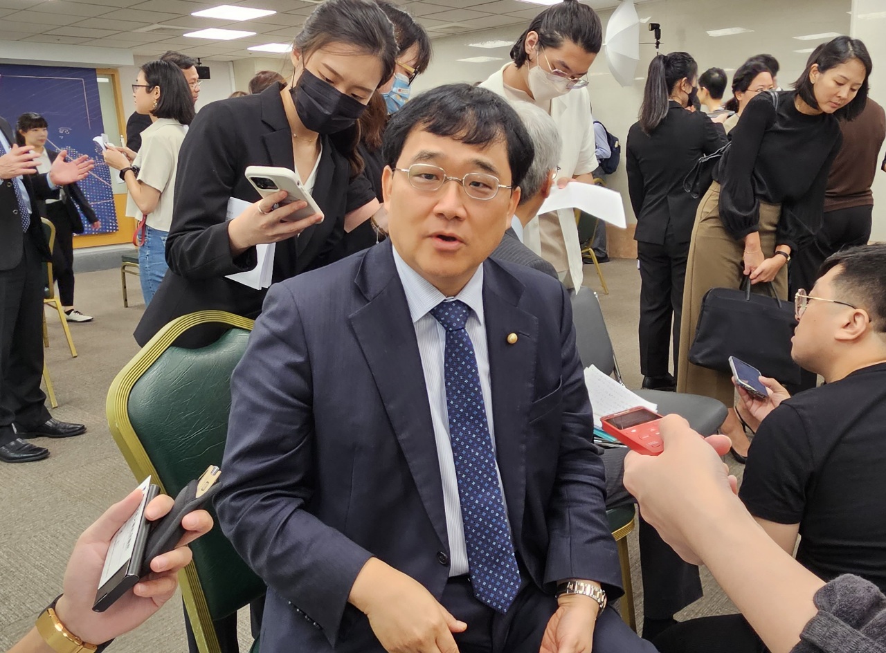 癌藥基金解決癌友「短期住院」？ 醫界籲根本在提高健保費