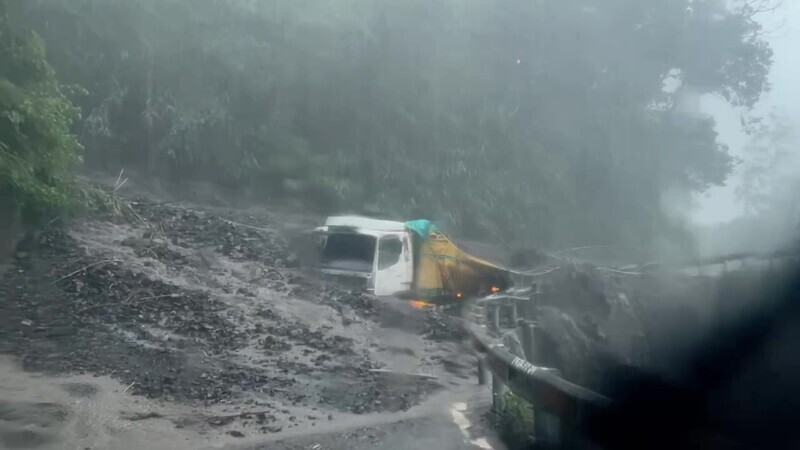 颱風後慎防豪雨  中央災變中心籲勿至山區海邊