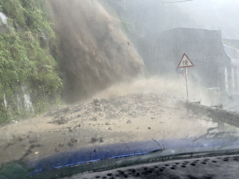 雨炸仁愛鄉 廬山歇業麗來飯店地基掏空恐整棟倒塌