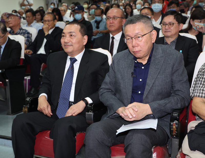 鄰座柯文哲談在野合作？侯友宜：兩個位子合在一起