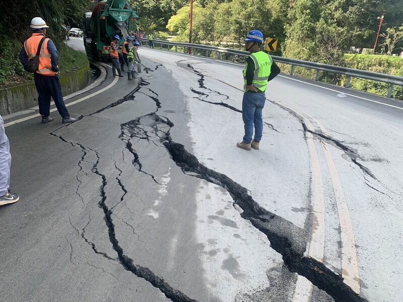 台14線多處災阻路基流失  搶通時間待評估
