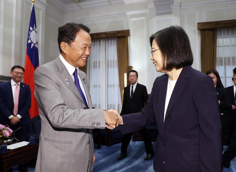 麻生太郎見蔡總統 引「海賊王」喻台日關係