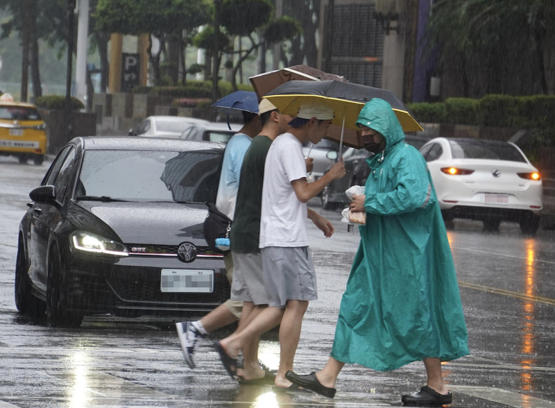 中南部易有陣雨或雷雨 北部午後可能有大雷雨