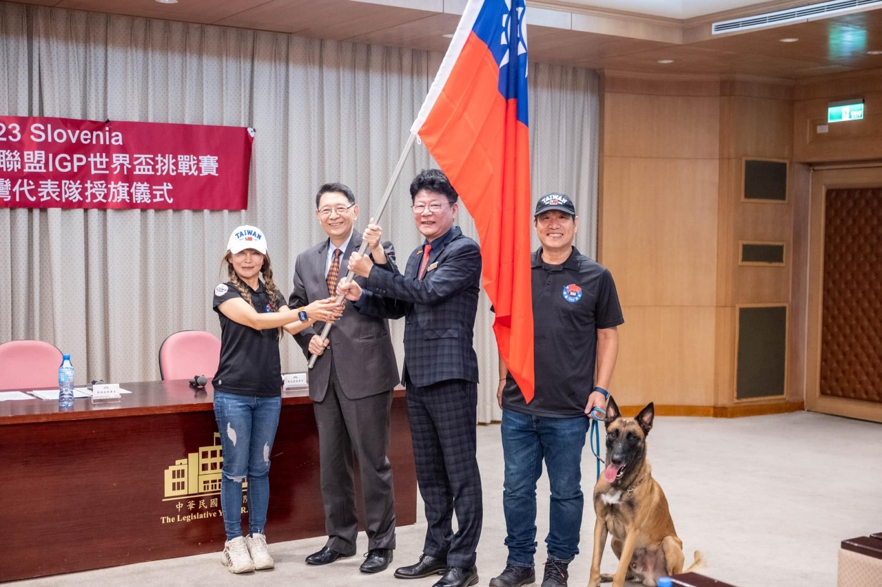 最萌訪賓防衛犬Eli來訪 游錫堃預祝為台爭光