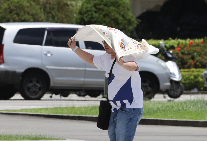 中南部留意陣雨或雷雨 北東留意高溫局部逾36度