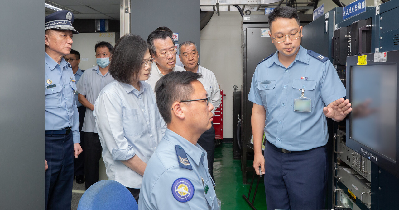 視導佳山基地 蔡總統：強化國防戰力繼續給國軍支持