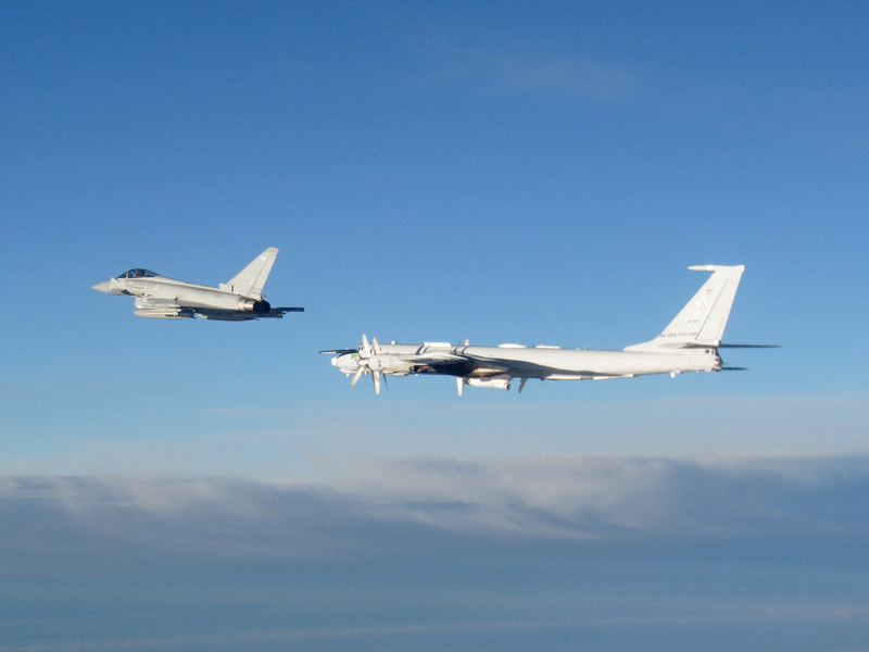 俄轟炸機進入英飛航情報區  英戰機緊急升空攔截