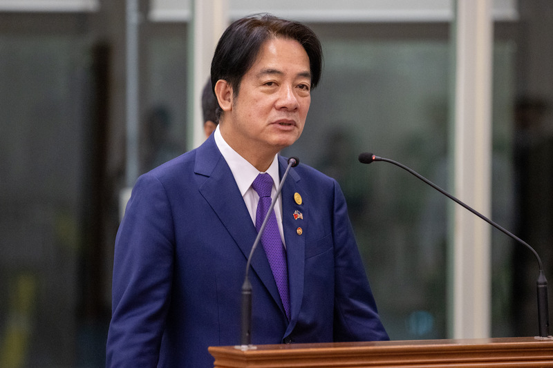 台灣有人一再操作「疑美論」與「疑賴論」