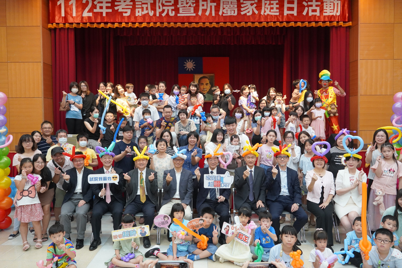 考試院家庭日 闖關遊戲、魔術表演、彈珠檯樂趣多