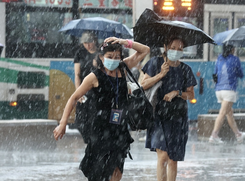 低壓帶及午後對流旺盛  苗栗以南9縣市大雨特報