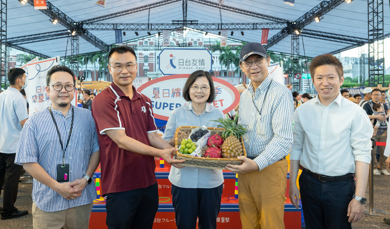台日水果夏祭登場 蔡總統用行動支持優質果農