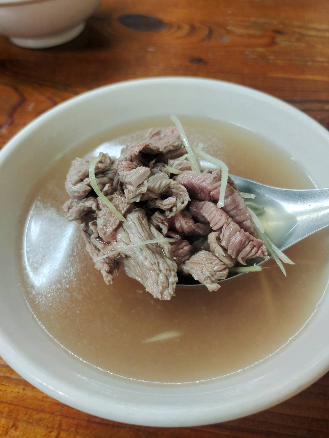 寒冬來碗熱騰騰的清燉牛肉湯 暖胃暖身又暖心