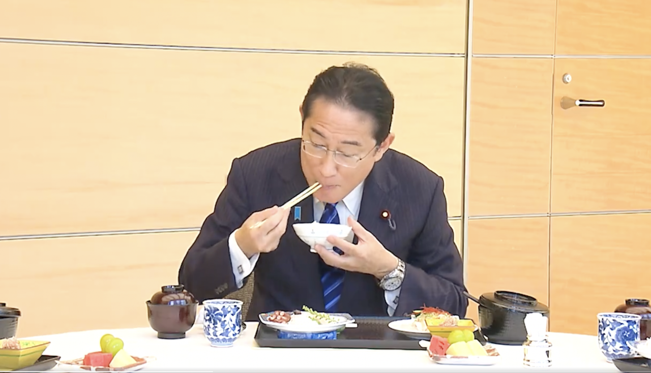 日相大啖福島生魚片 讚福島海鮮「安全又美味」