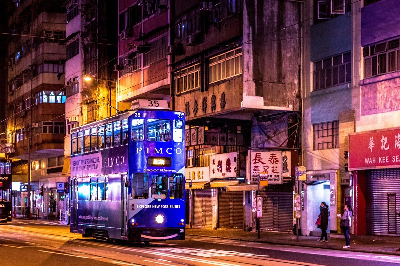 港府扶植地產霸權趕絕小販文化 如今要搞活夜市救經濟？