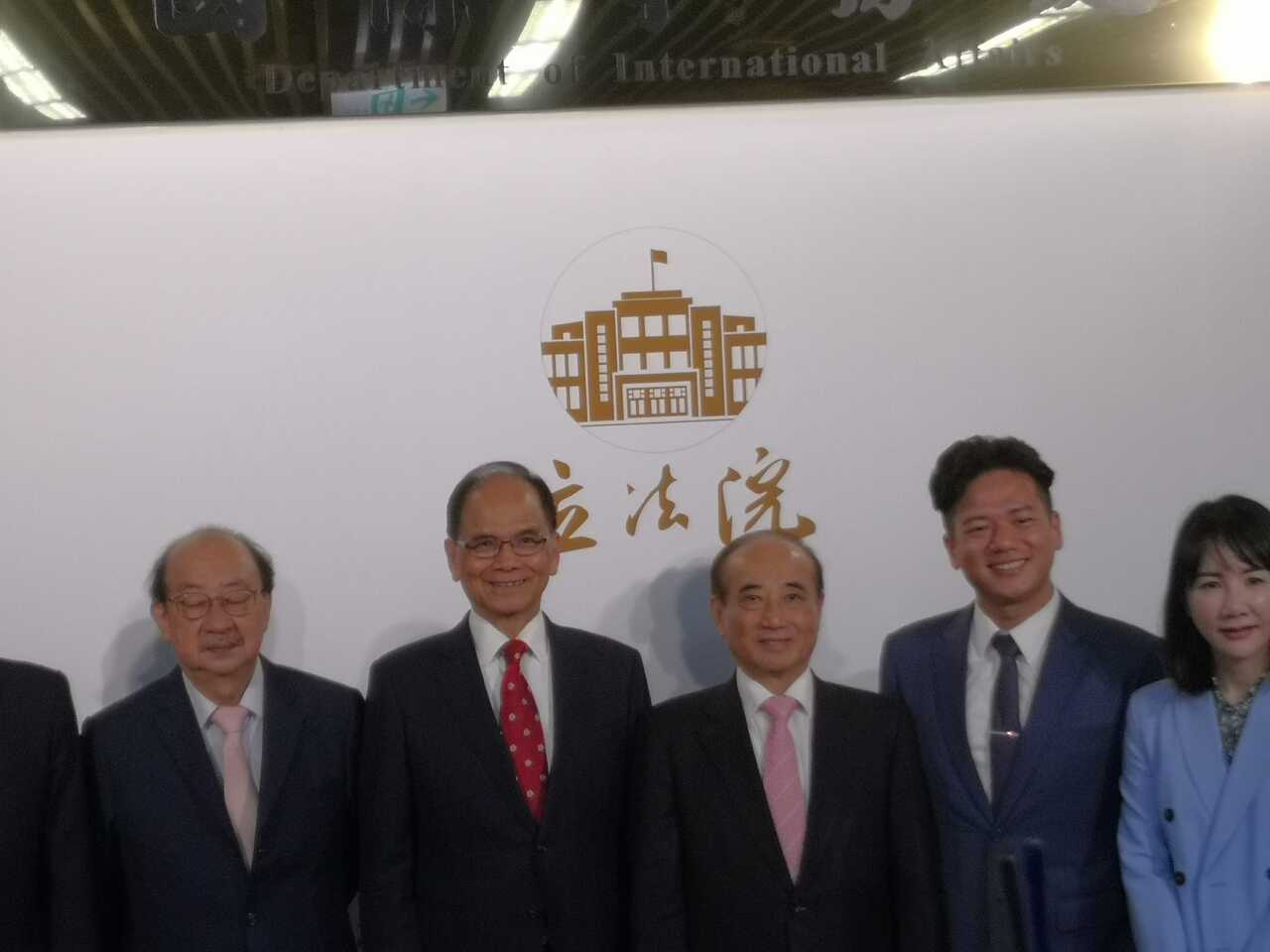 立院國際事務處掛牌 游錫堃：讓台灣民主傳揚世界