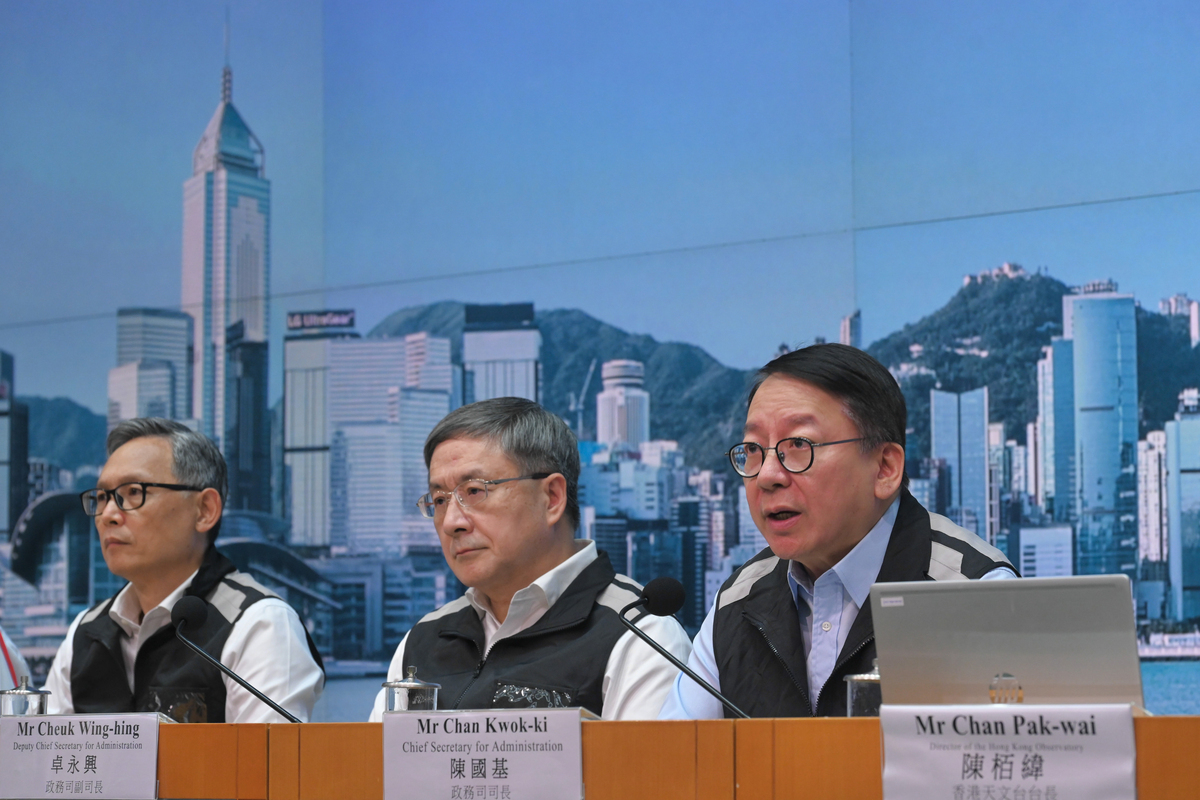 強烈颱風蘇拉來襲 香港一切活動暫停