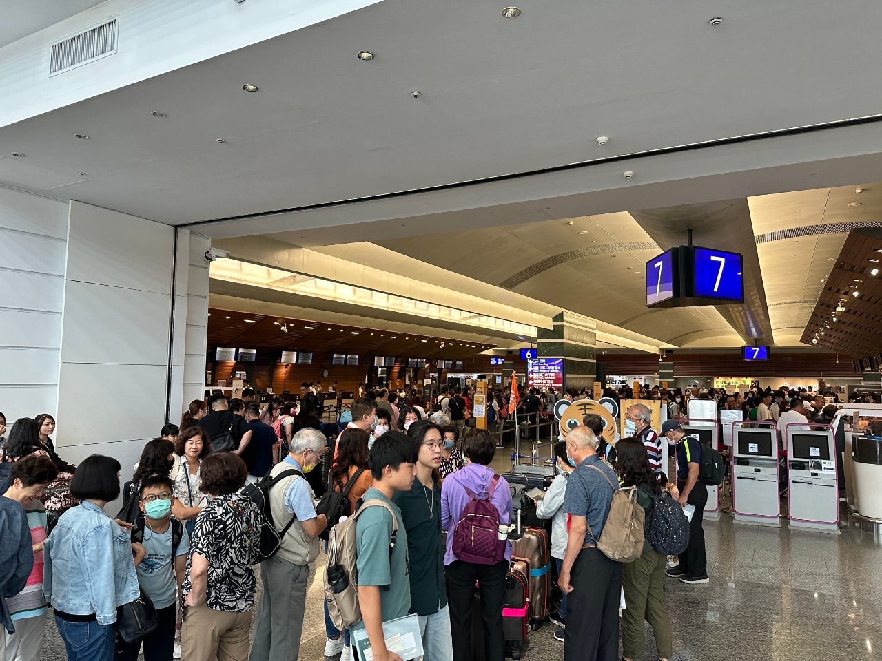 雙十連假湧出國潮 桃機客運量較9月日平均增15%