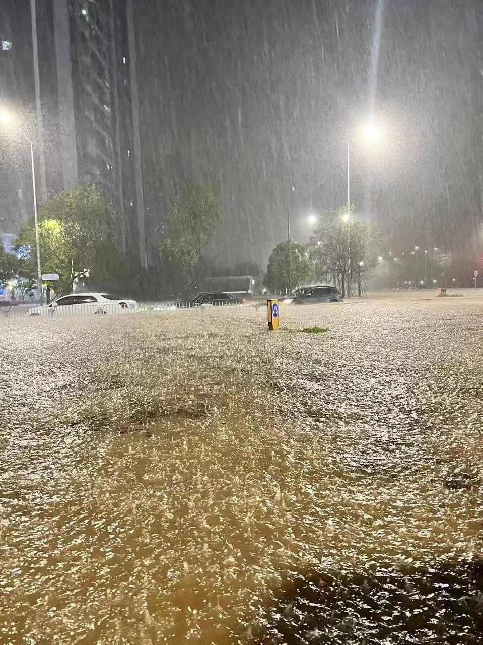 水淹香江 凸顯港府「武進文退」管治亂象