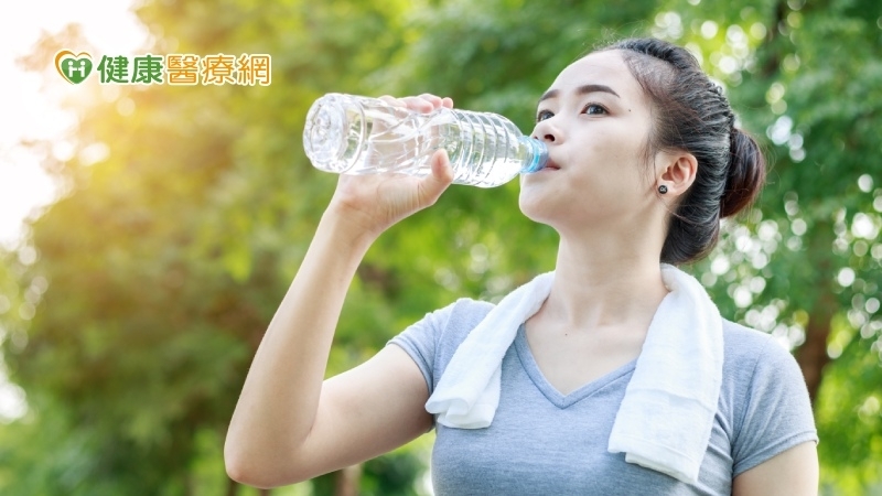 喝熱飲能降溫? 哪些情況不宜喝？專家這樣說