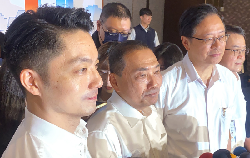 郭台銘搭賴佩霞 侯友宜談副手：時間到了會說明