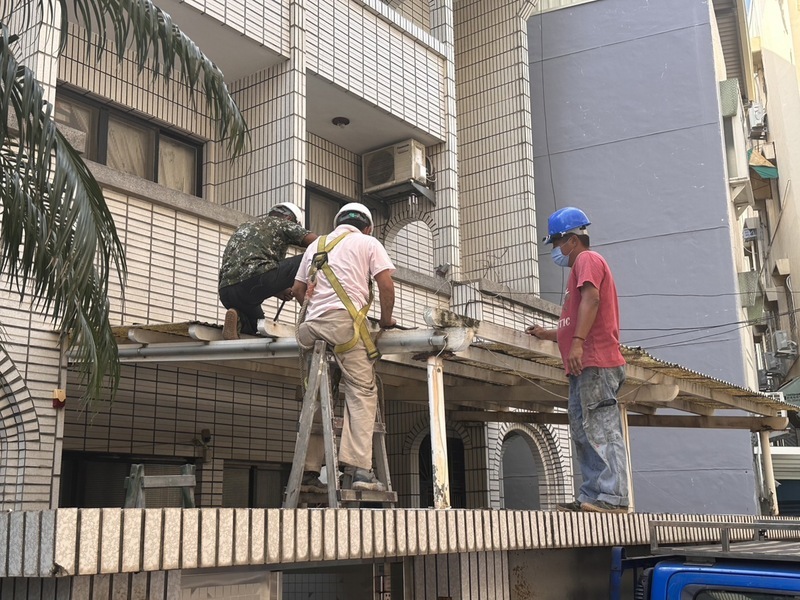 柯文哲老家疑違建 自拆5樓曬衣場1樓雨遮
