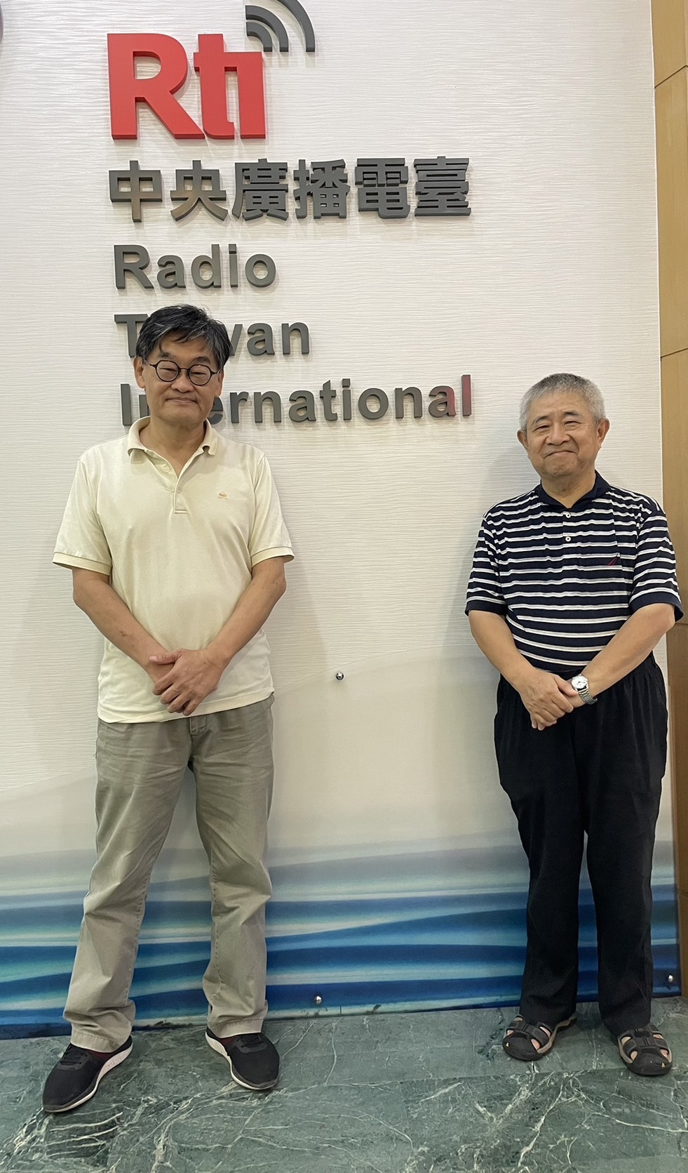 新聞及學術墮落，社會進步難