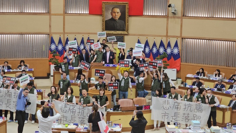 不滿侯友宜請假缺席市政報告 綠營杯葛新北議會空轉