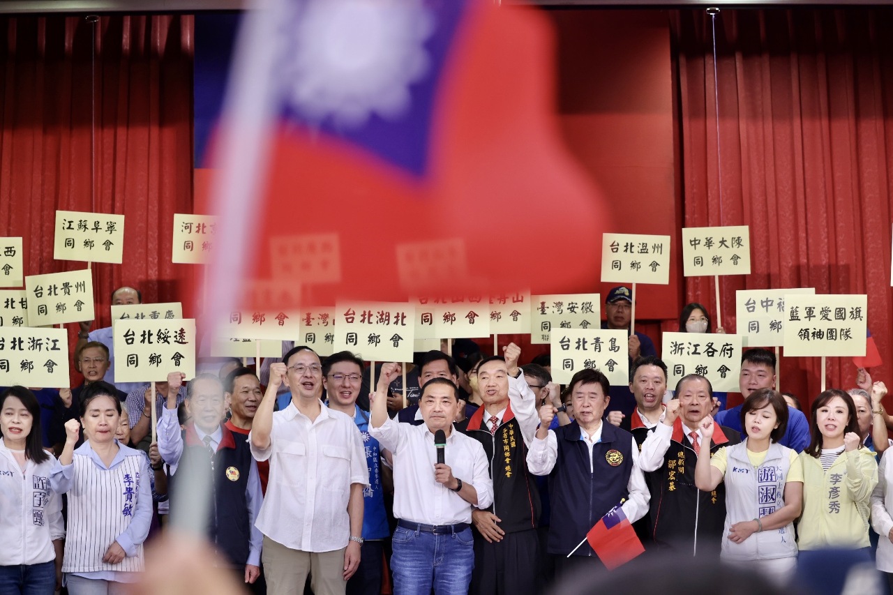 柯批只當正的是哪門子合作 侯：共同面對困難接受挑戰