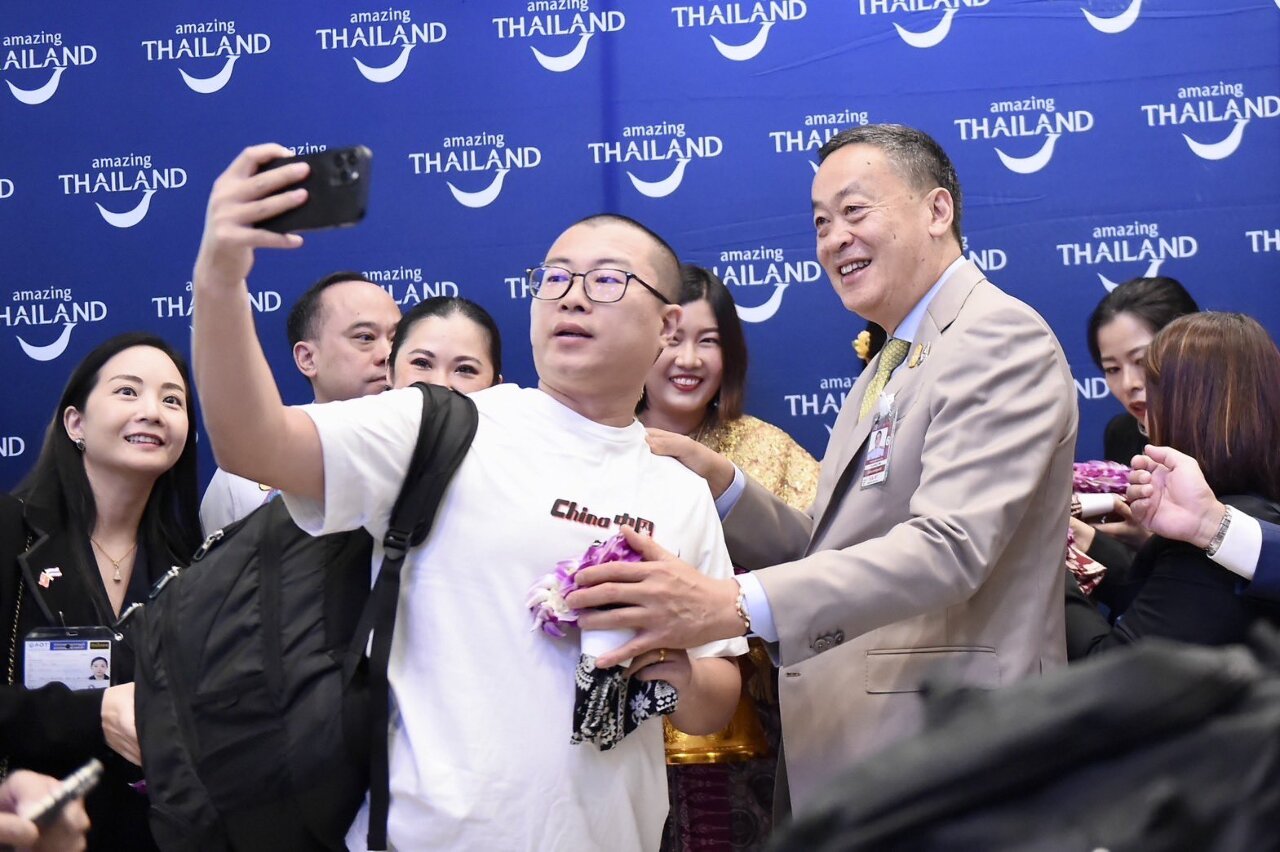 泰總理親迎中國觀光客 拚經濟不提政治改革(影音)