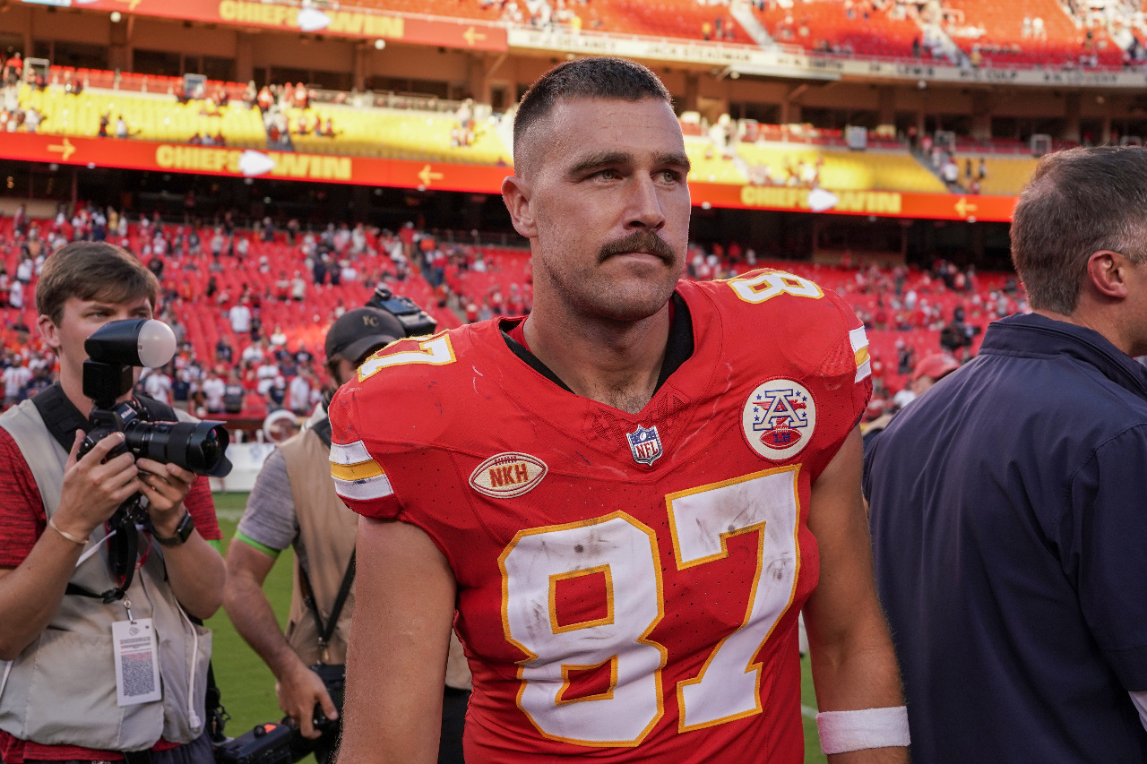 泰勒絲緋聞對象NFL球星凱爾西 因疫苗廣告成攻擊目標