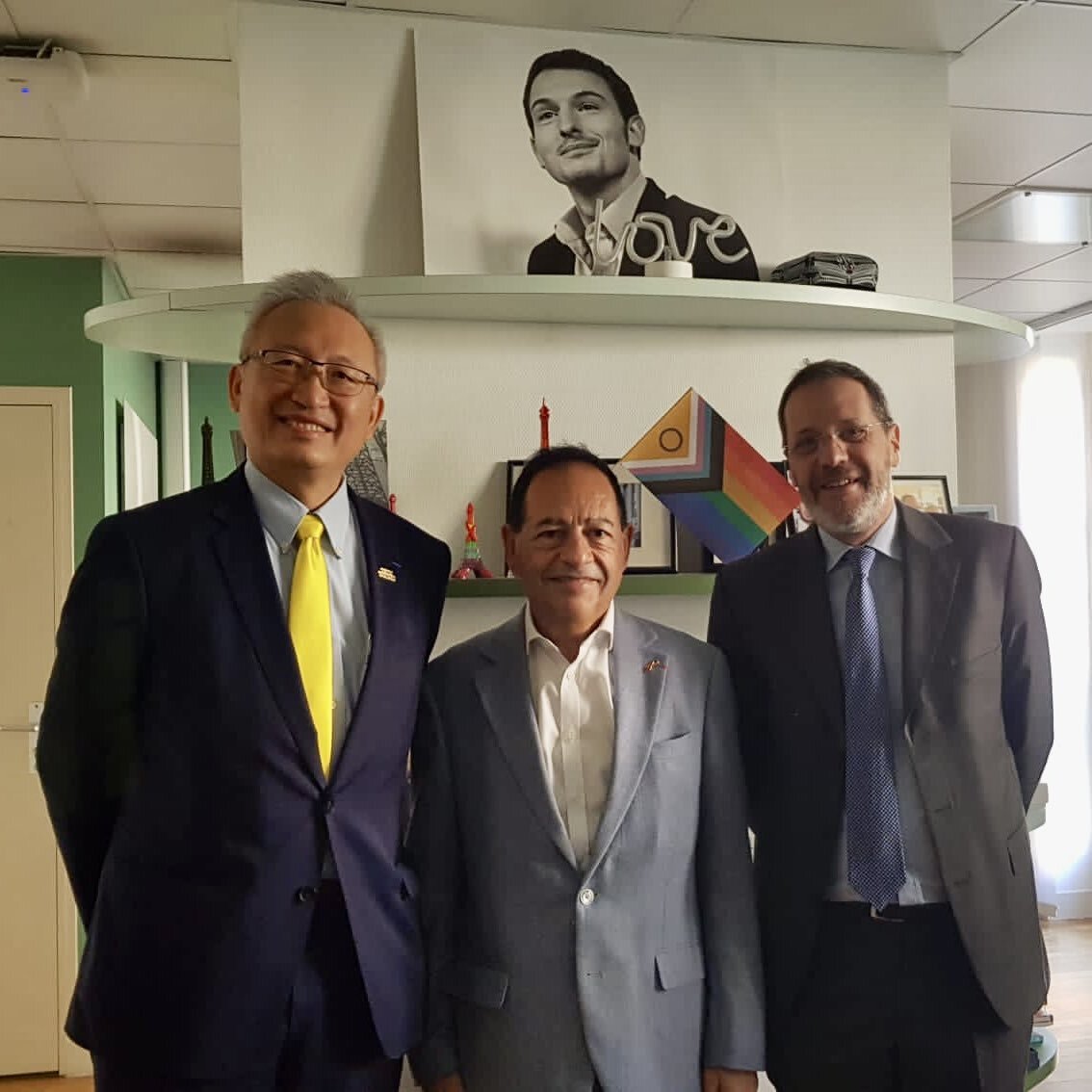 巴黎副市長挺台民主 宣布訪台並參加同志大遊行