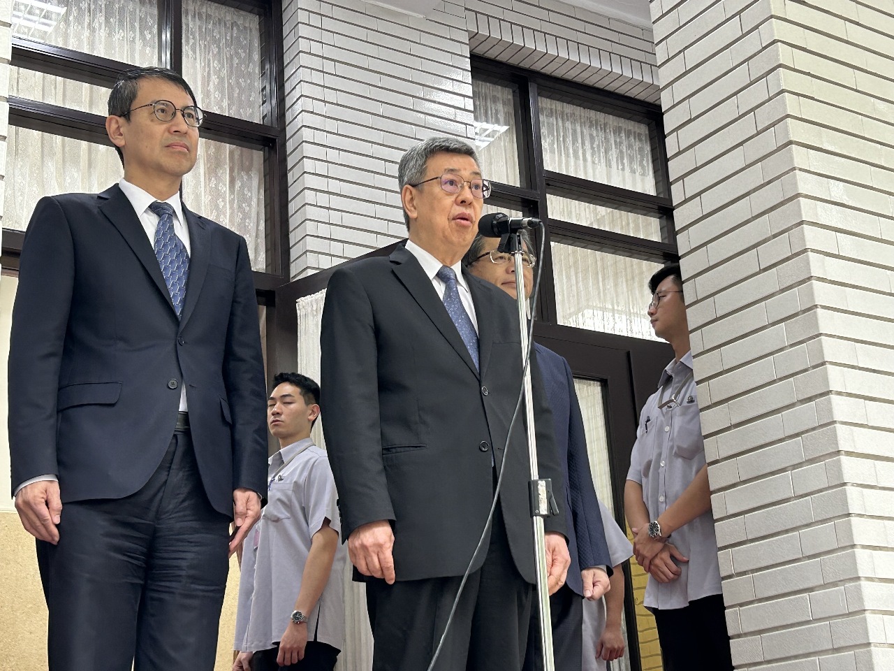 侯陣營控鄭文燦雞蛋「門神」 陳揆：不實指控