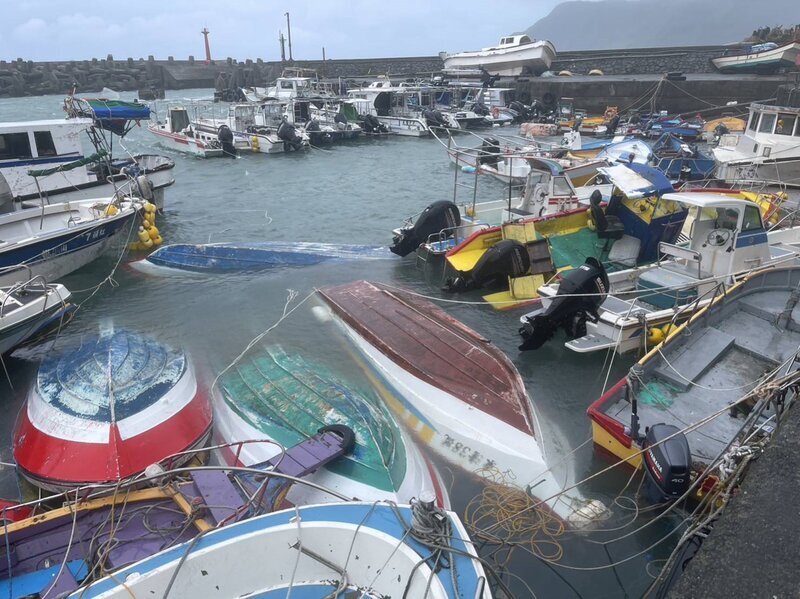 蘭嶼滿目瘡痍 人員物資明早飛抵救災 林右昌親自坐鎮指揮