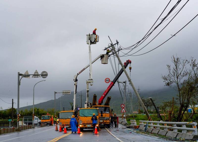 備戰凱米颱風 台電動員逾6千人待命為民來電