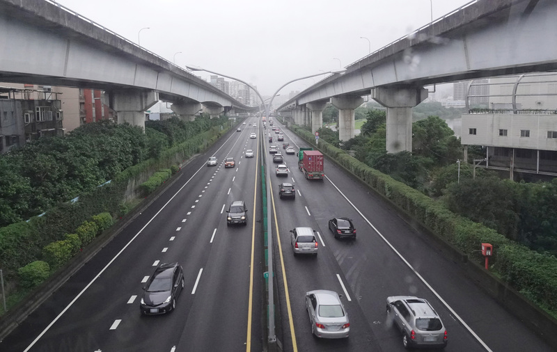 元旦連假首日國道9路段易塞 行車時間平日3至5倍
