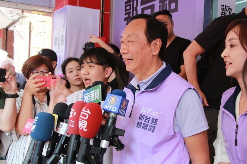 藍白合不成助郭柯合機率？郭台銘神祕答
