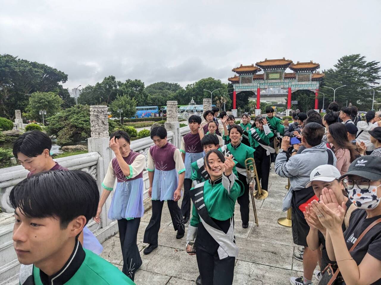 翡翠騎士圓山飯店快閃演出 民眾慕名而至熱情搶拍