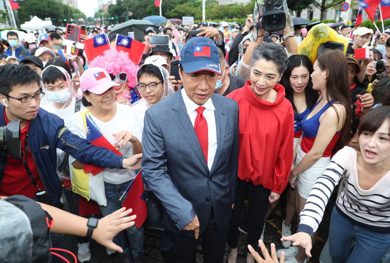 韓柯會面促藍白合 郭台銘：馬上會出現撥雲見日新希望