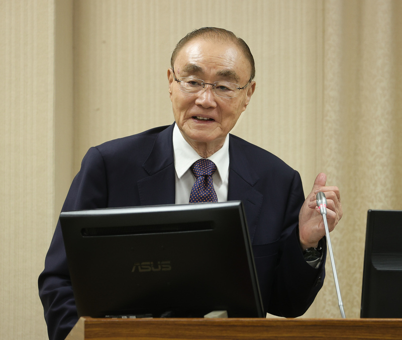 臨時案通過！建議未來上校階領奉人員子女可獲教補費